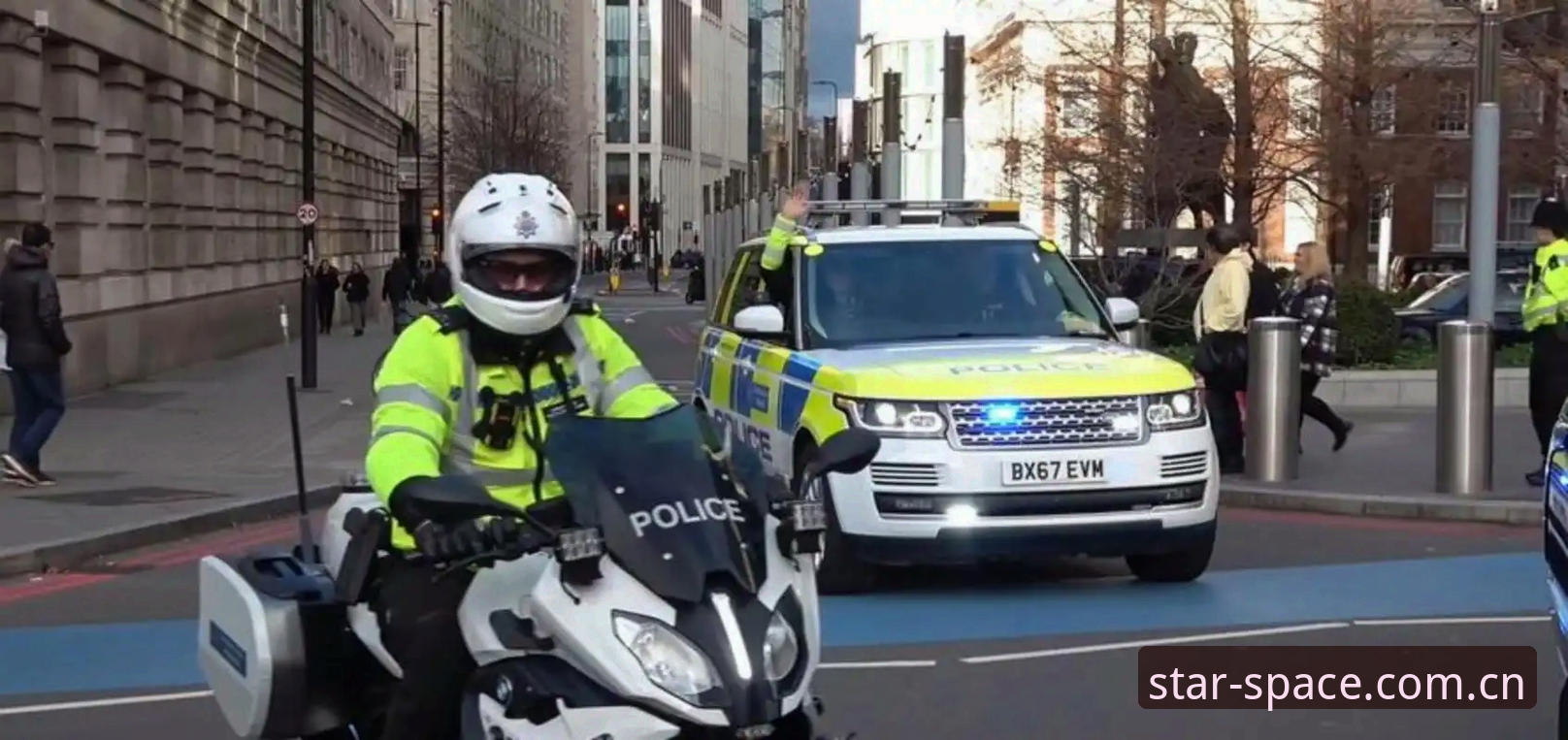 3个关键变化：世界杯安保缩减背后，英国警员外派策略的深度解析